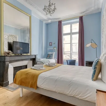 The Typical Parisian Flat - Louvre Royal - 1 *