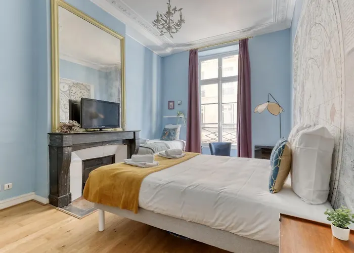 The Typical Parisian Flat - Louvre Royal - 1 *