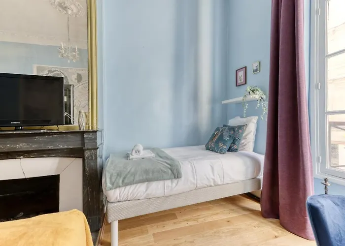 The Typical Parisian Flat - Louvre Royal - 1